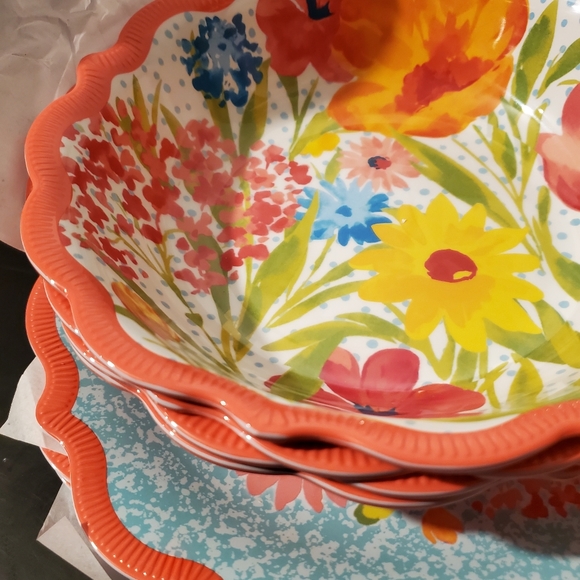 Pioneer woman 8pc melamine set - Picture 2 of 5